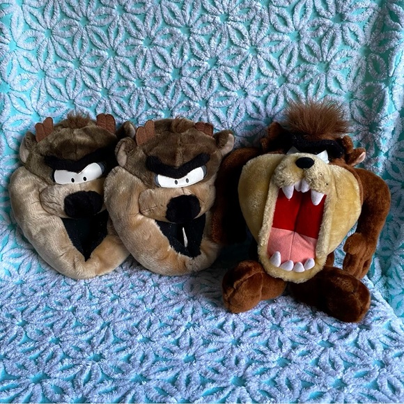 Vintage Taz Tasmanian Devil from Looney Toons Slippers & Plush lot Warner Bros - Picture 1 of 12